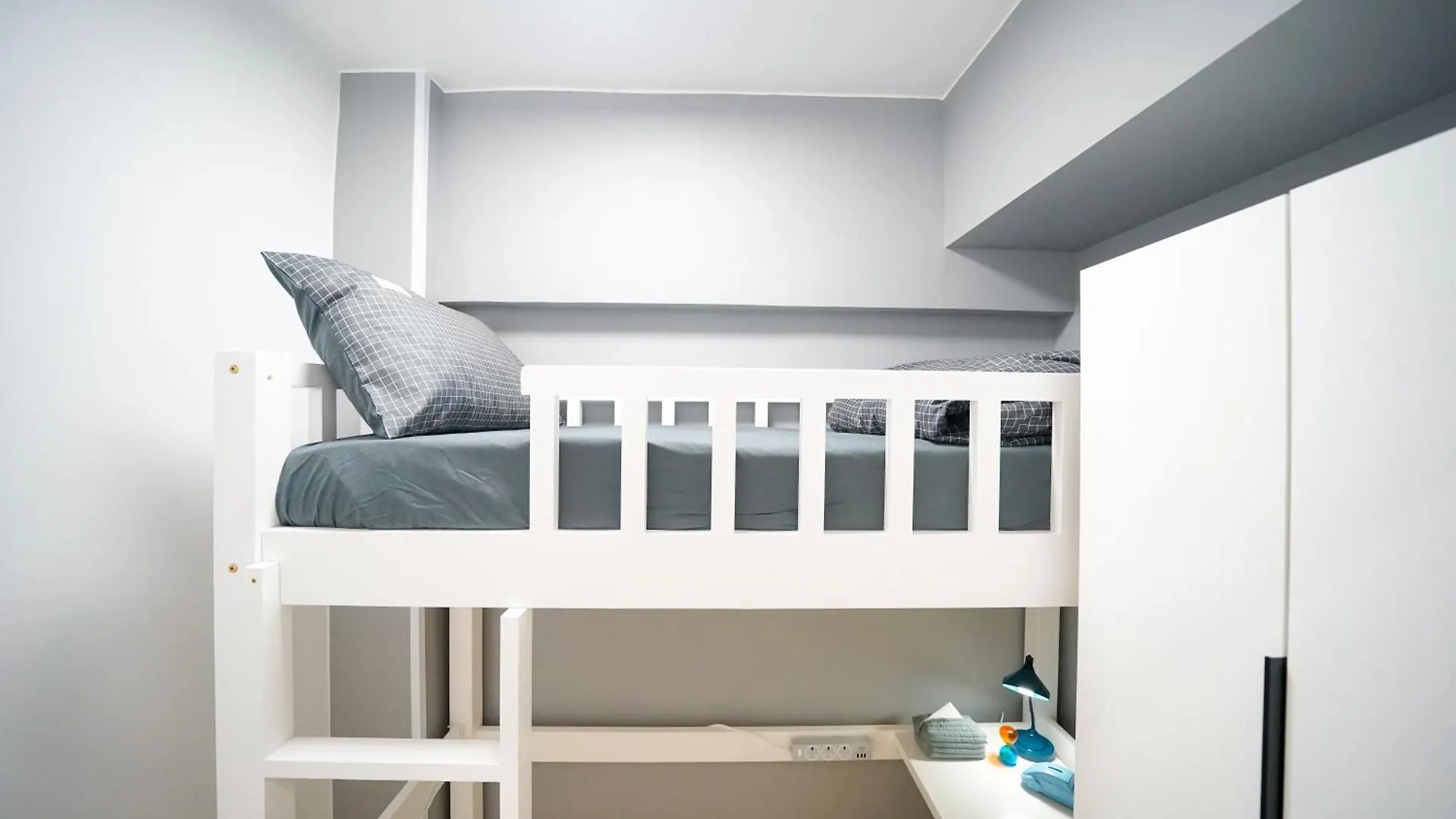 Homestay Student Accommodation - 294 Hennessy Road Hong Kong