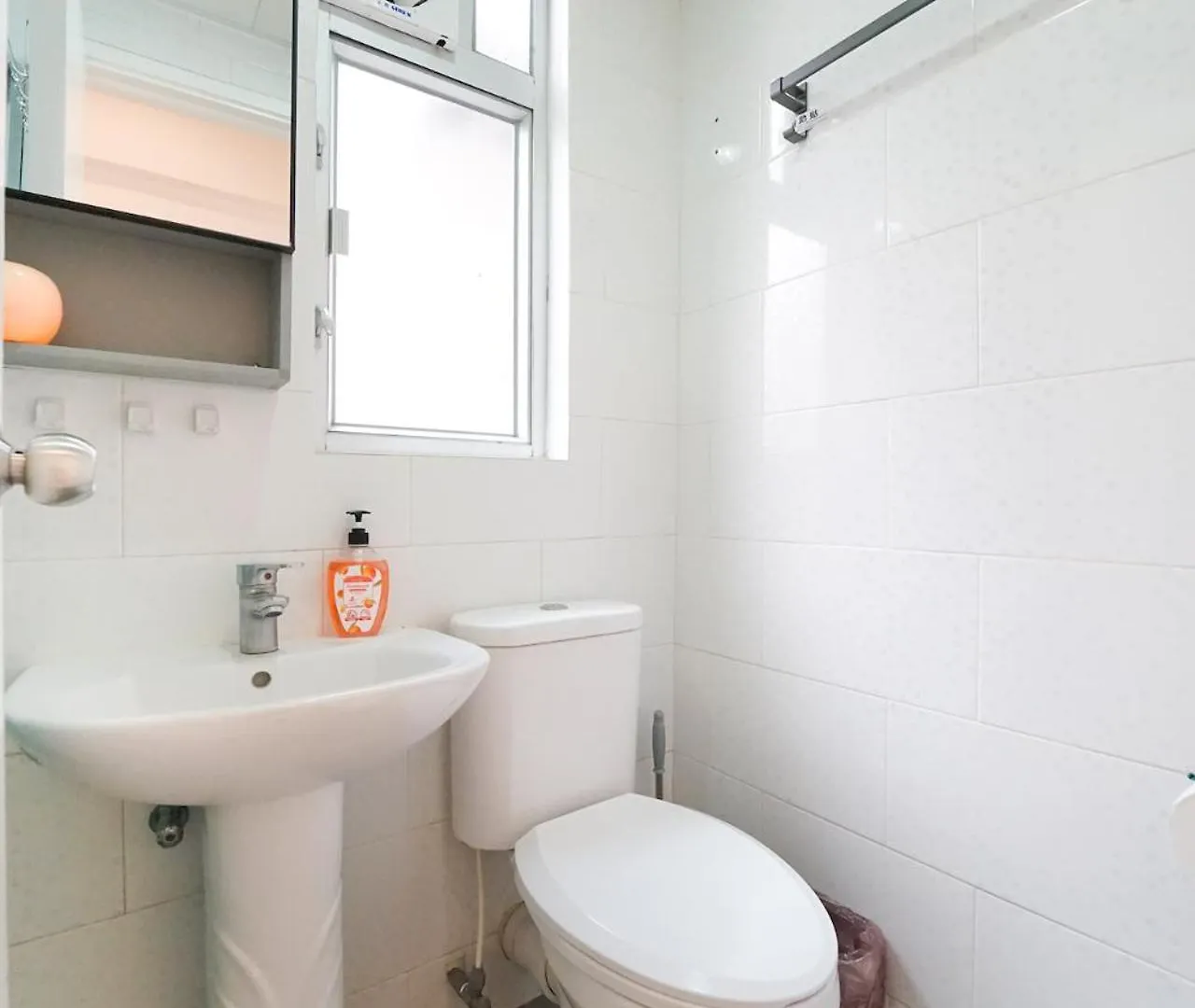 Student Accommodation - 294 Hennessy Road Hong Kong Homestay